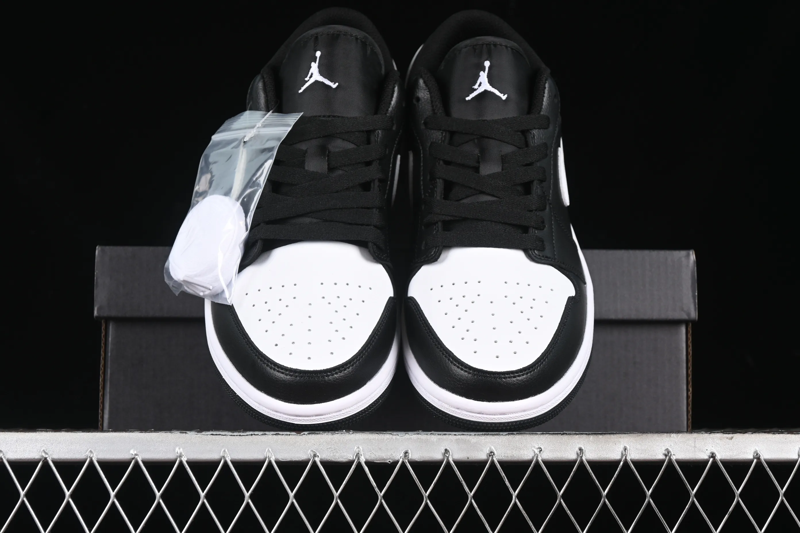 All categories Air Jordan Jordan series basketball shoes Air Jordan 1 Low Air Jordan 1 Low AJ1 Joe 1 black and white low-top retro basketball shoes 553558-043